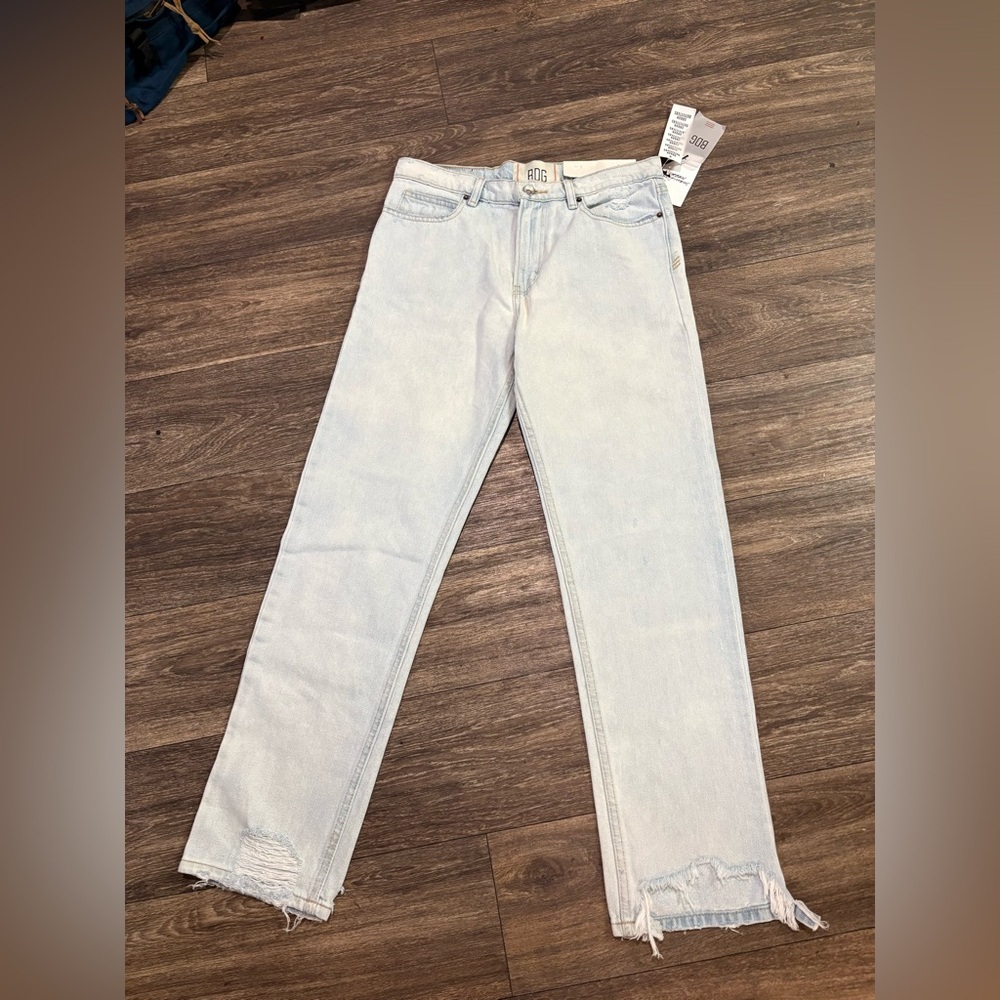 BDG Urban Outfitters NWT Light Wash Jeans Distressed 30x32